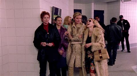 carrie bradshaw gucci bag season 2